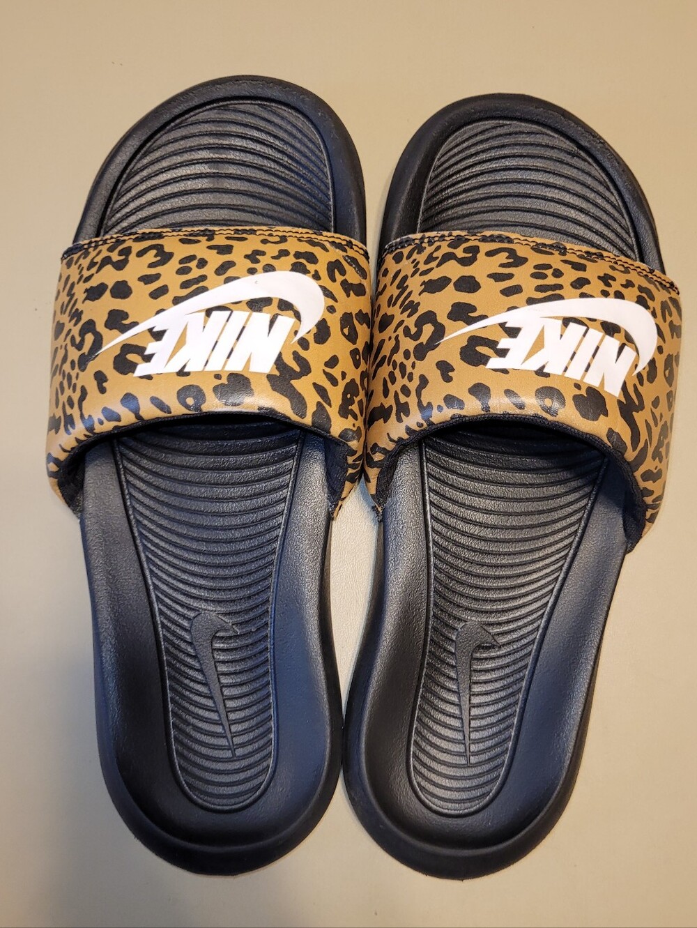 Nike Leopard-Print Slide Sandals - Black & Tan - Size 9 - Picture 2 of 8
